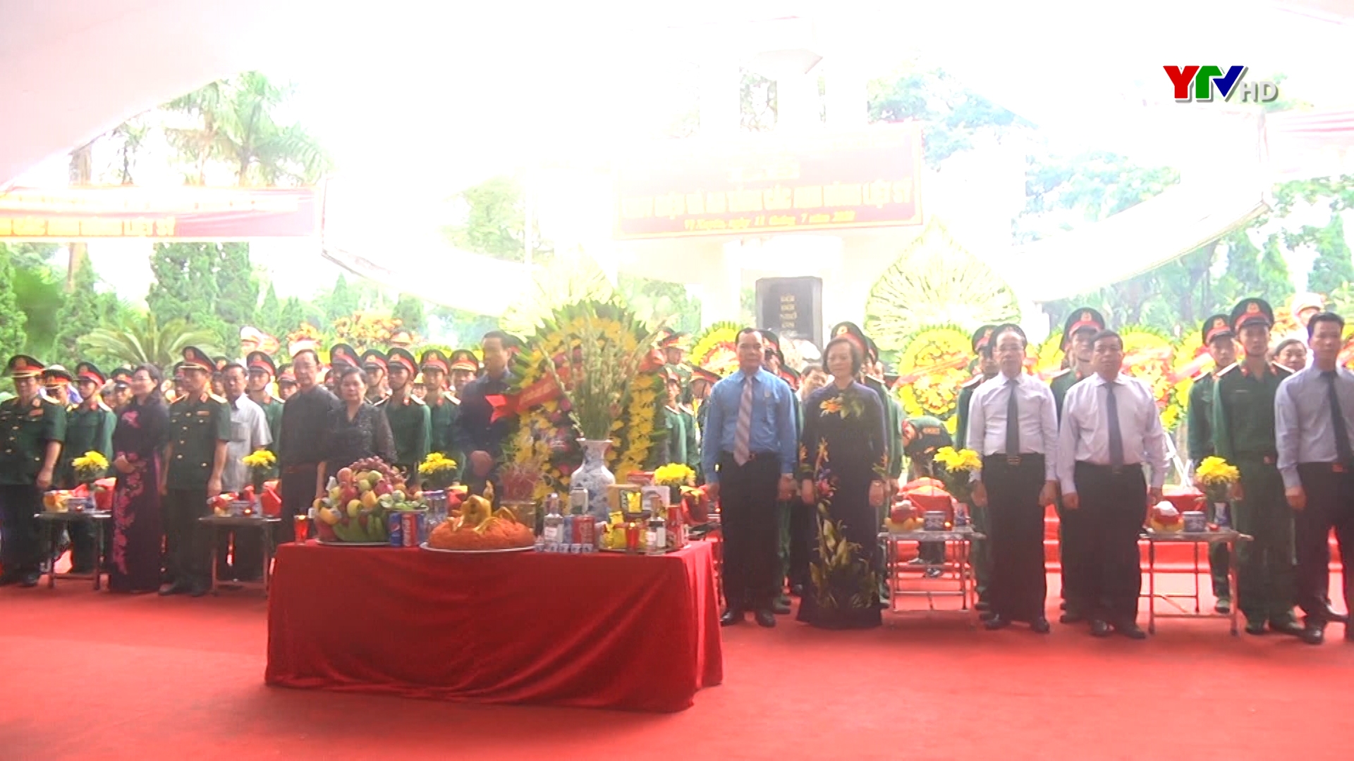 Đoàn đại biểu tỉnh Yên Bái dự lễ truy điệu và an táng các anh hùng liệt sĩ tại Nghĩa trang liệt sĩ Quốc gia Vị Xuyên, tỉnh Hà Giang