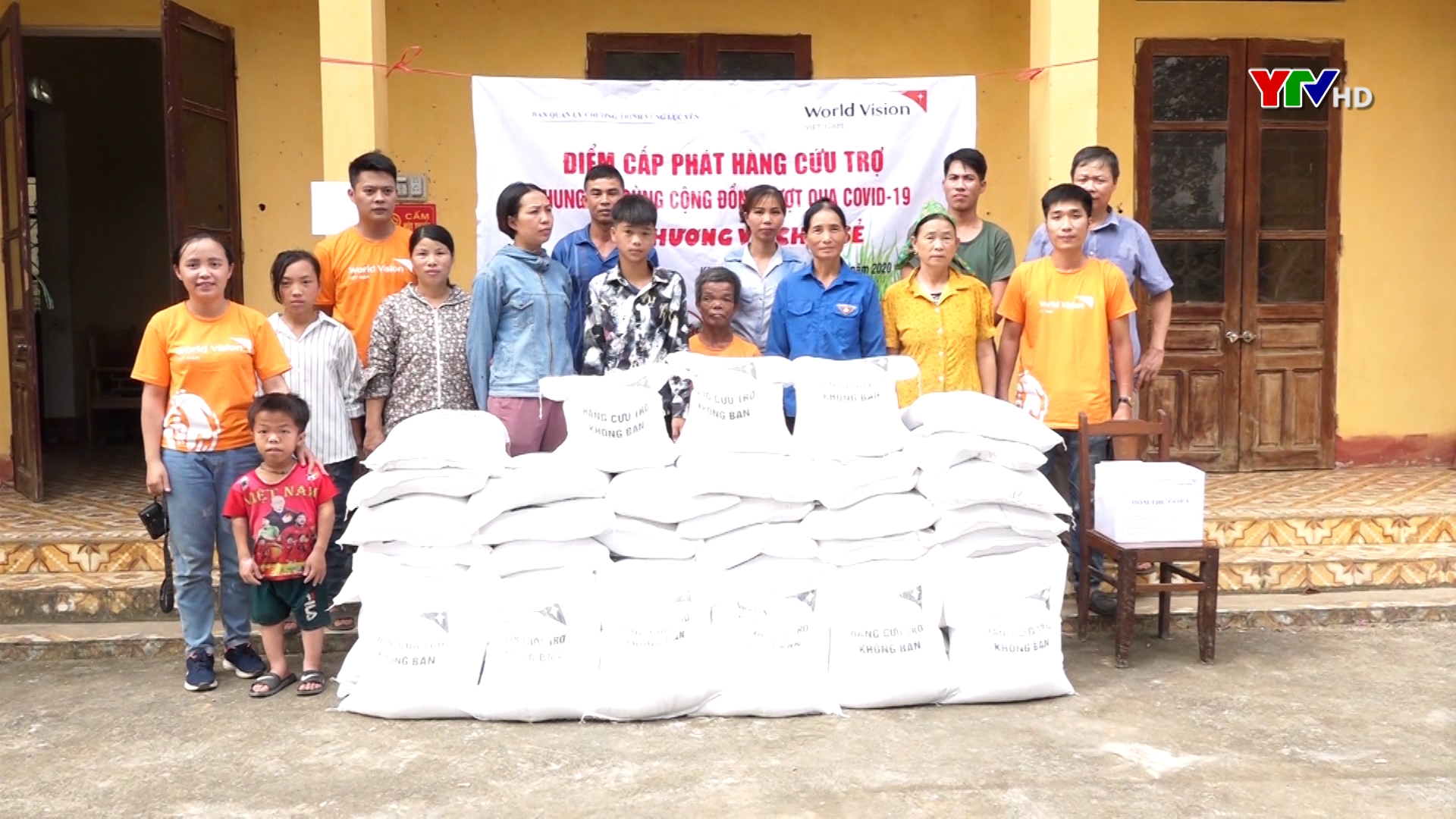 Lục Yên hỗ trợ 3,7 tấn gạo cho hộ nghèo