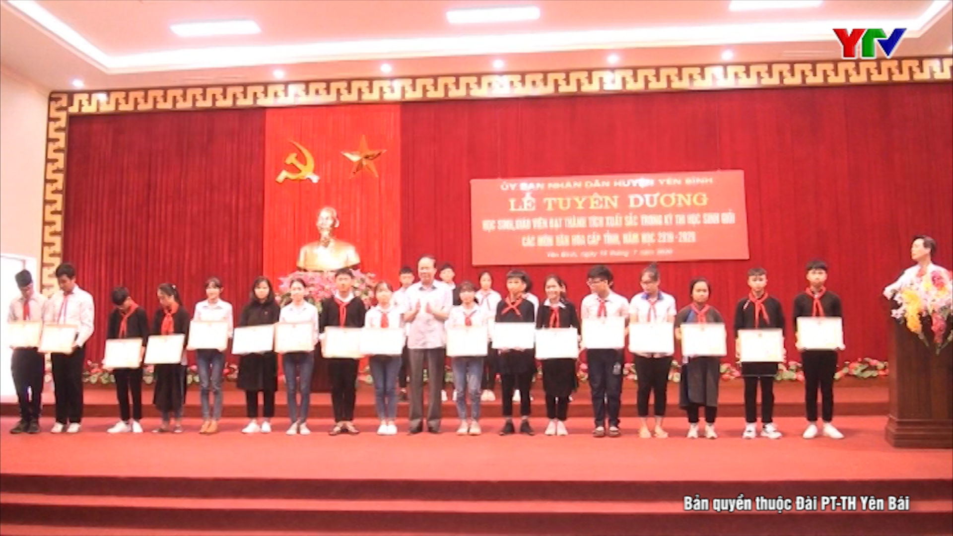 Huyện Yên Bình tuyên dương, khen thưởng 48 học sinh đạt giải học sinh giỏi cấp tỉnh