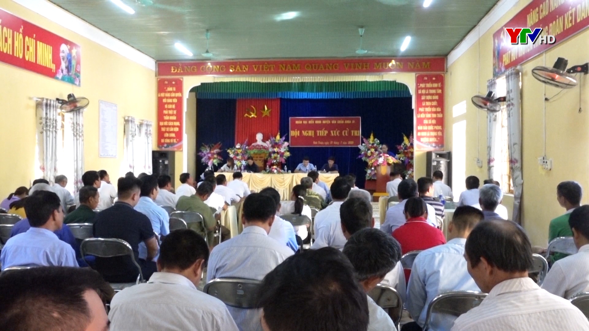 HĐND huyện Văn Chấn tiếp xúc cử tri trước kỳ họp thứ 12