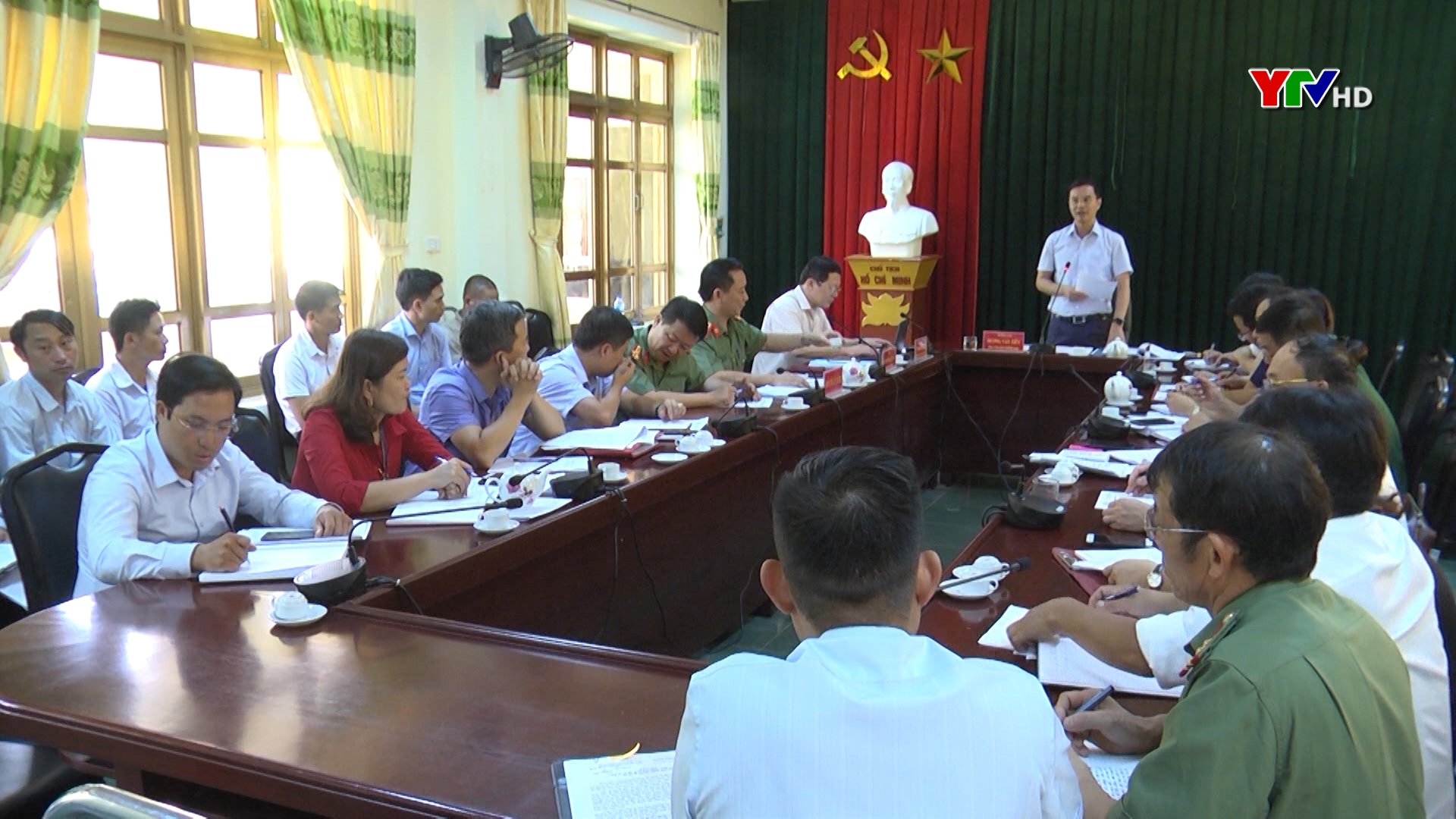 Đồng chí PCT UBND tỉnh Dương Văn Tiến kiểm tra công tác chuẩn bị kỳ thi tốt nghiệp THPT năm 2020 tại huyện Trạm Tấu và Mù Cang Chải.