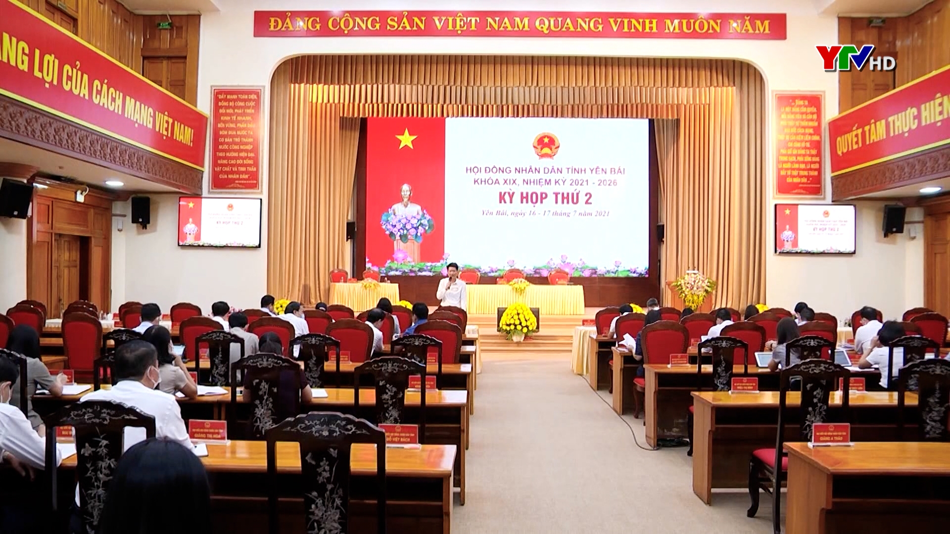 Các đại biểu dự kỳ họp thứ 2 - HĐND tỉnh Yên Bái khóa XIX thảo luận tại tổ nhiều nội dung quan trọng
