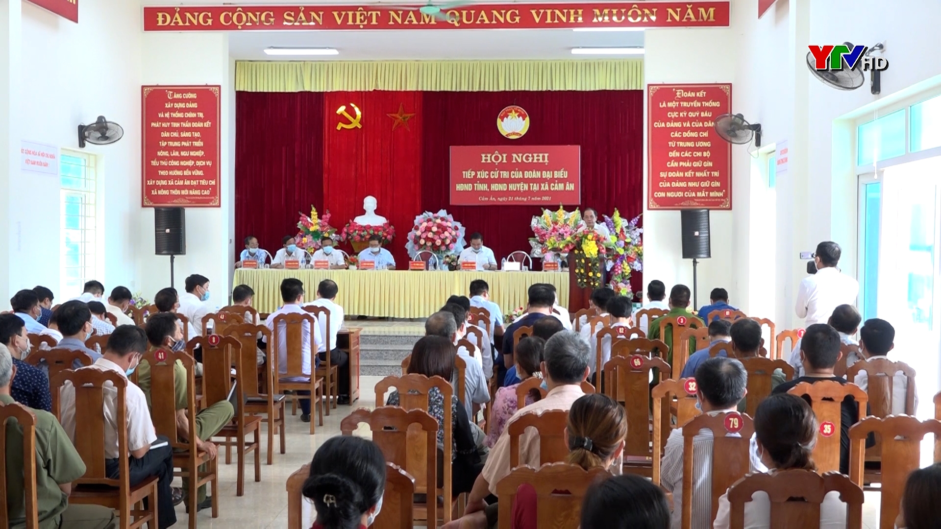 Đồng chí Tạ Văn Long - Phó Bí thư Thường trực Tỉnh ủy, Chủ tịch HĐND tỉnh tiếp xúc cử tri huyện Yên Bình.