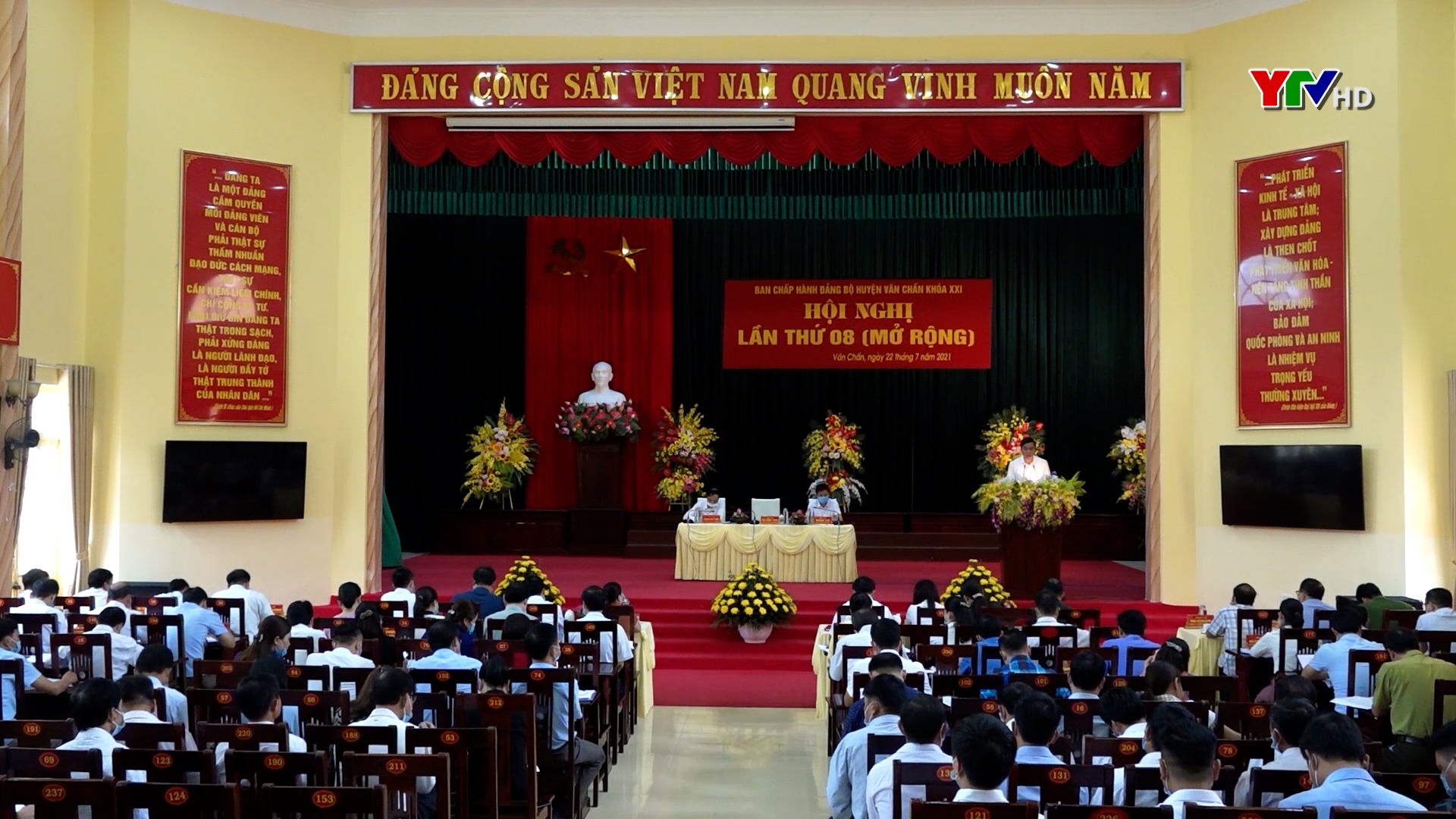 Hội nghị BCH Đảng bộ huyện Văn Chấn lần thứ 8 (mở rộng)