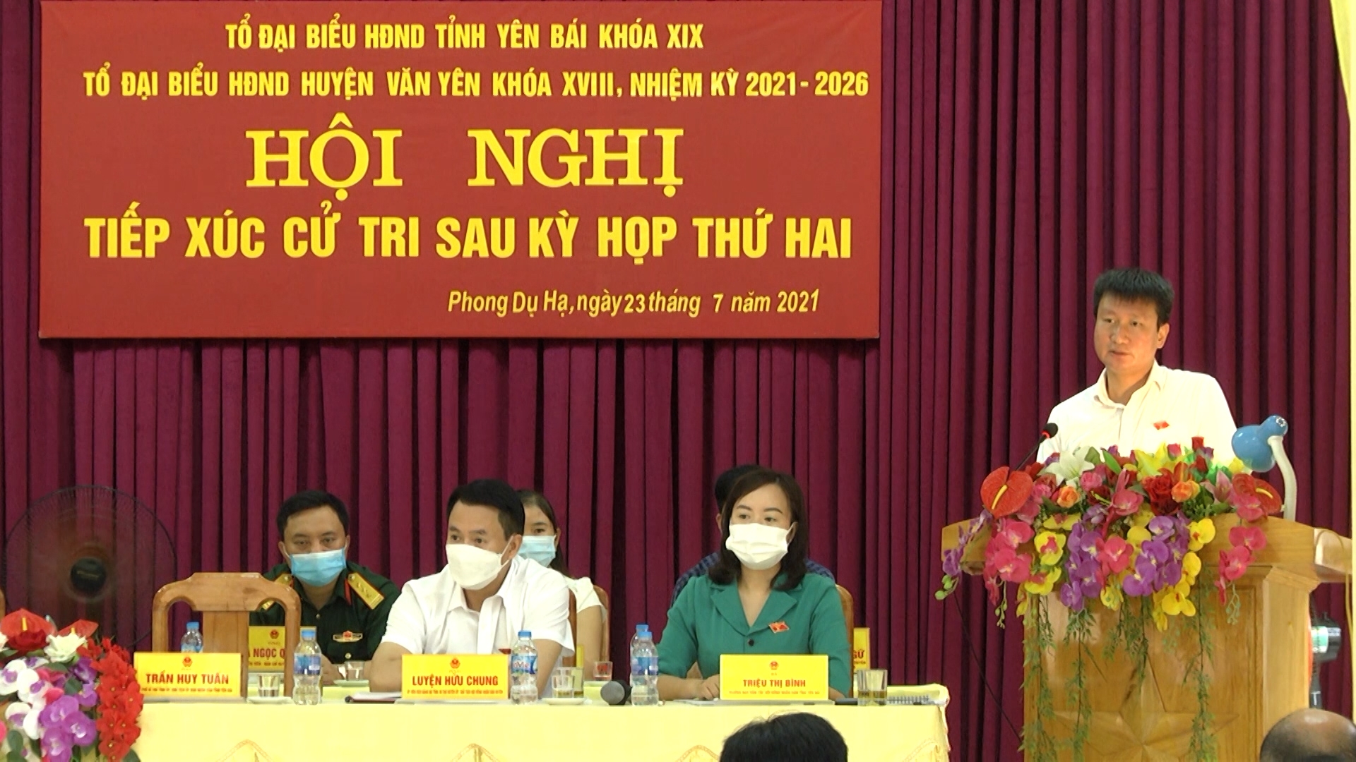 Đồng chí Trần Huy Tuấn – Phó Bí thư Tỉnh ủy, Chủ tịch UBND tỉnh tiếp xúc cử tri huyện Văn Yên