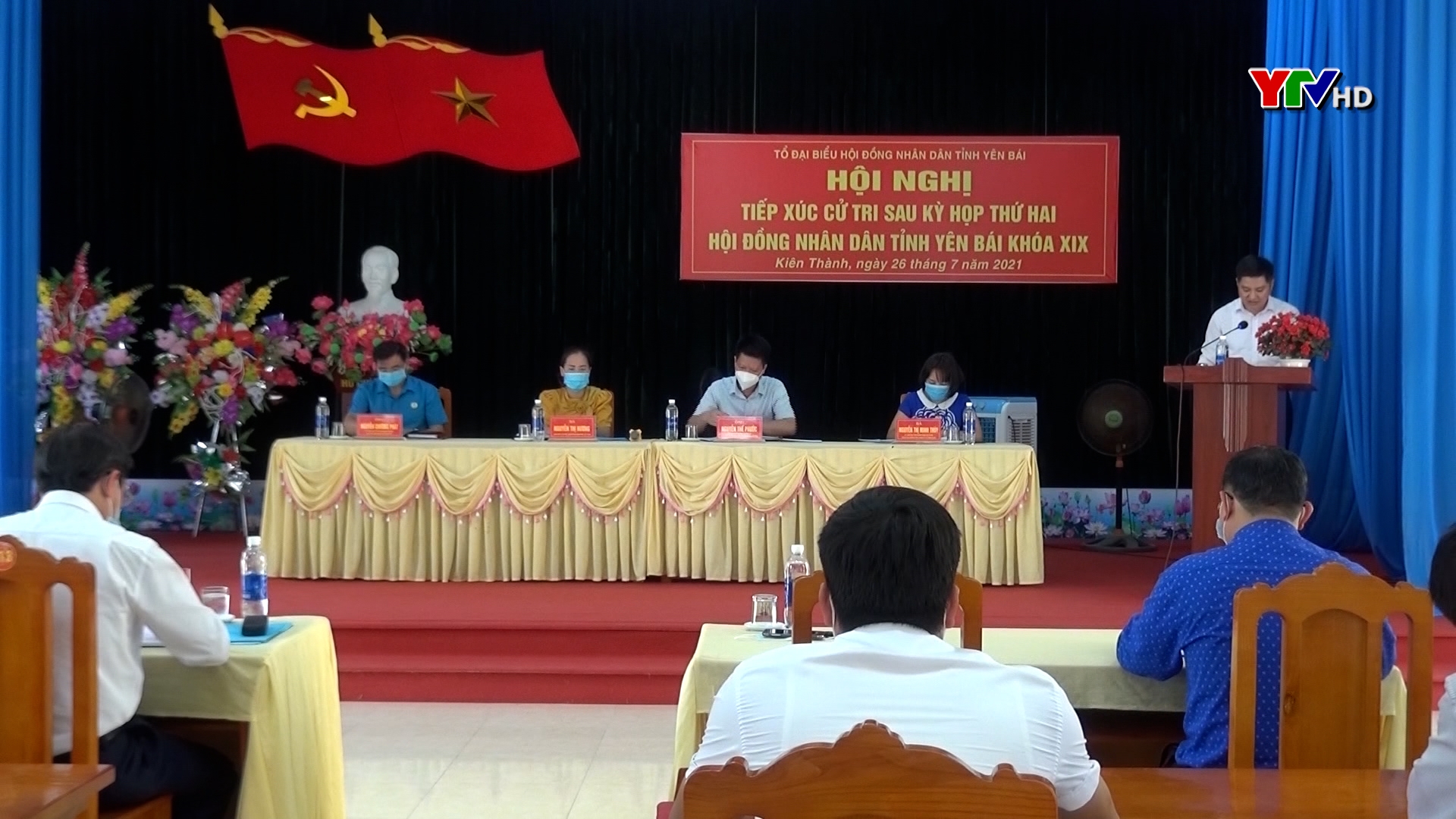 Phó Chủ tịch Thường trực UBND tỉnh Nguyễn Thế Phước tiếp xúc cử tri huyện Trấn Yên