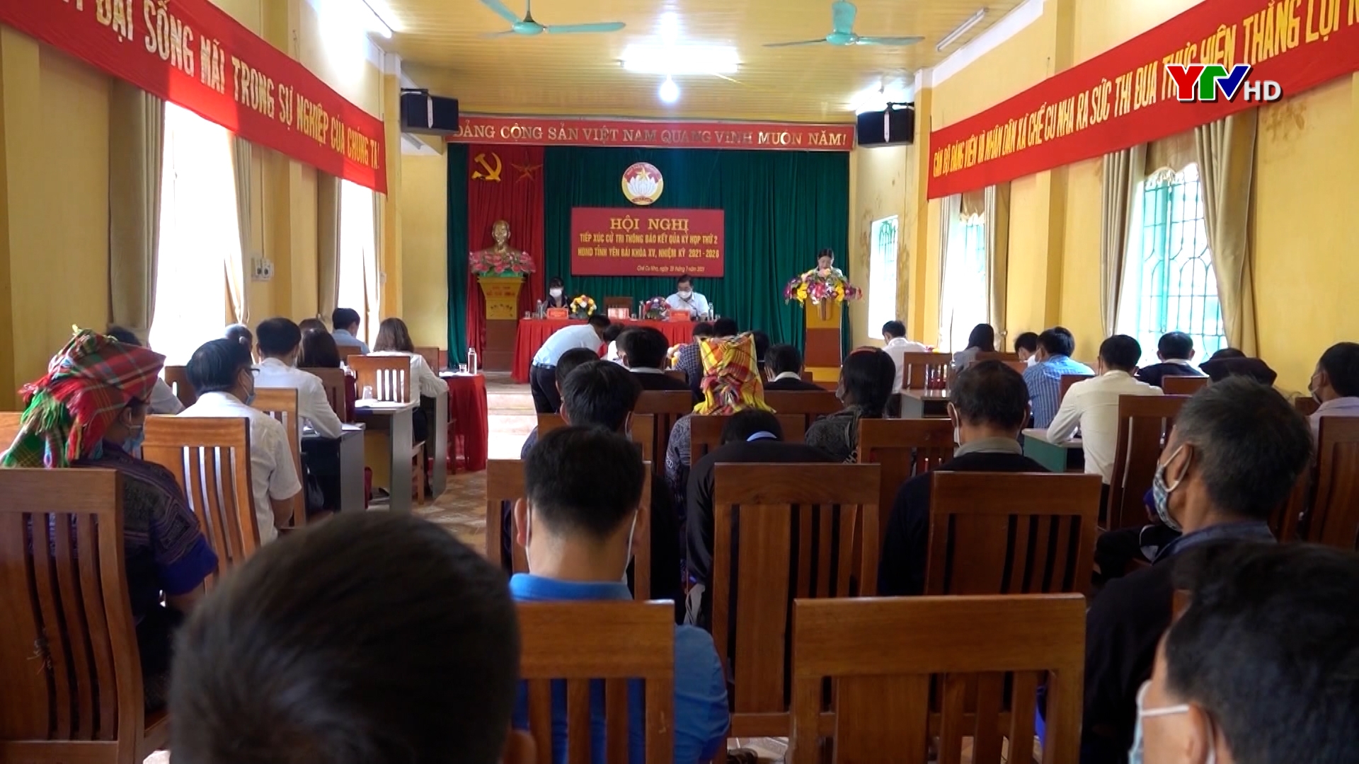 Trưởng Ban Dân vận Tỉnh ủy Hoàng Thị Vĩnh tiếp xúc cử tri huyện Mù Cang Chải