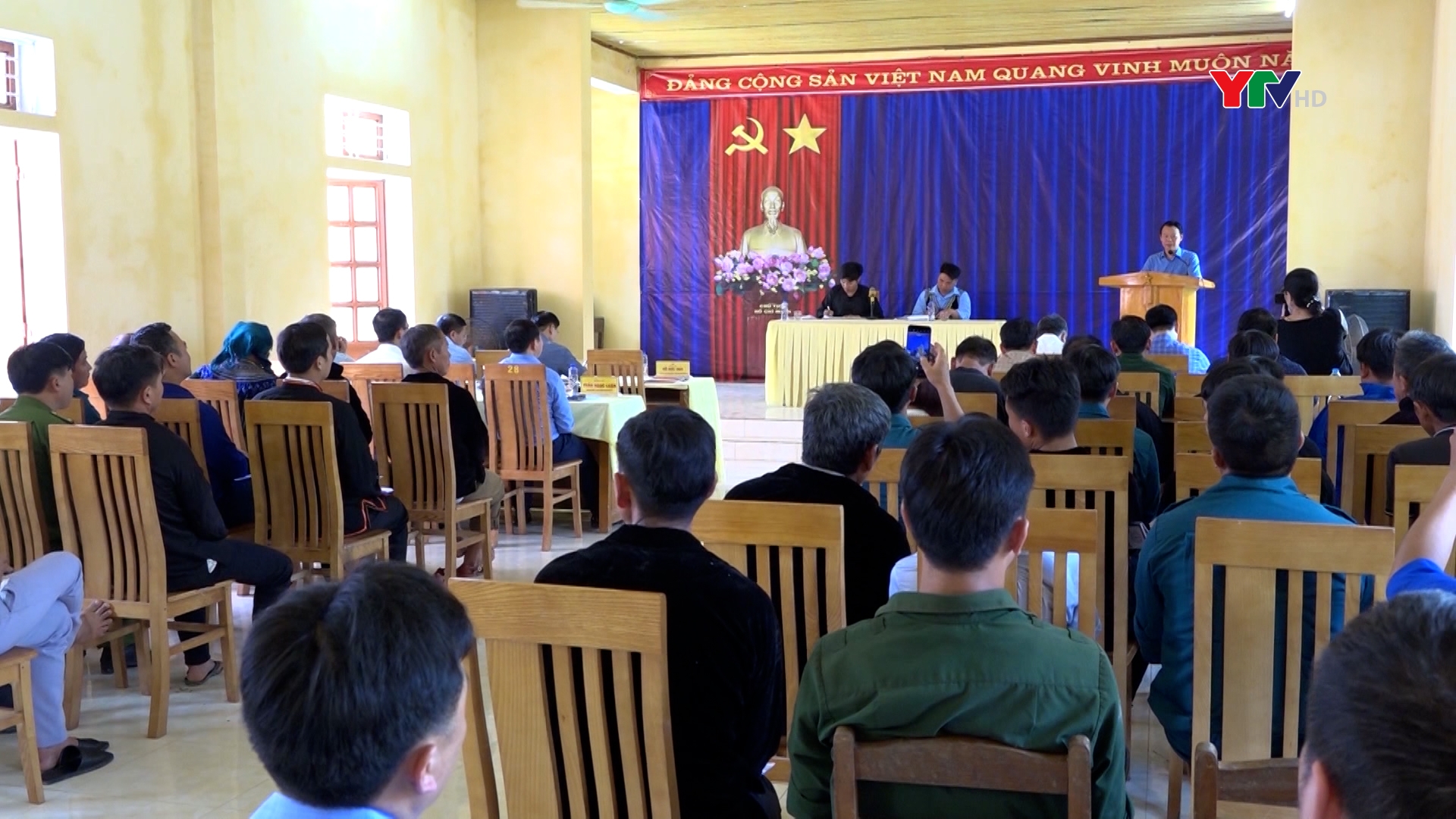 Đồng chí Bí thư Tỉnh ủy Đỗ Đức Duy dự sinh hoạt Chi bộ thôn Trung Tâm, xã Nà Hẩu, huyện Văn Yên