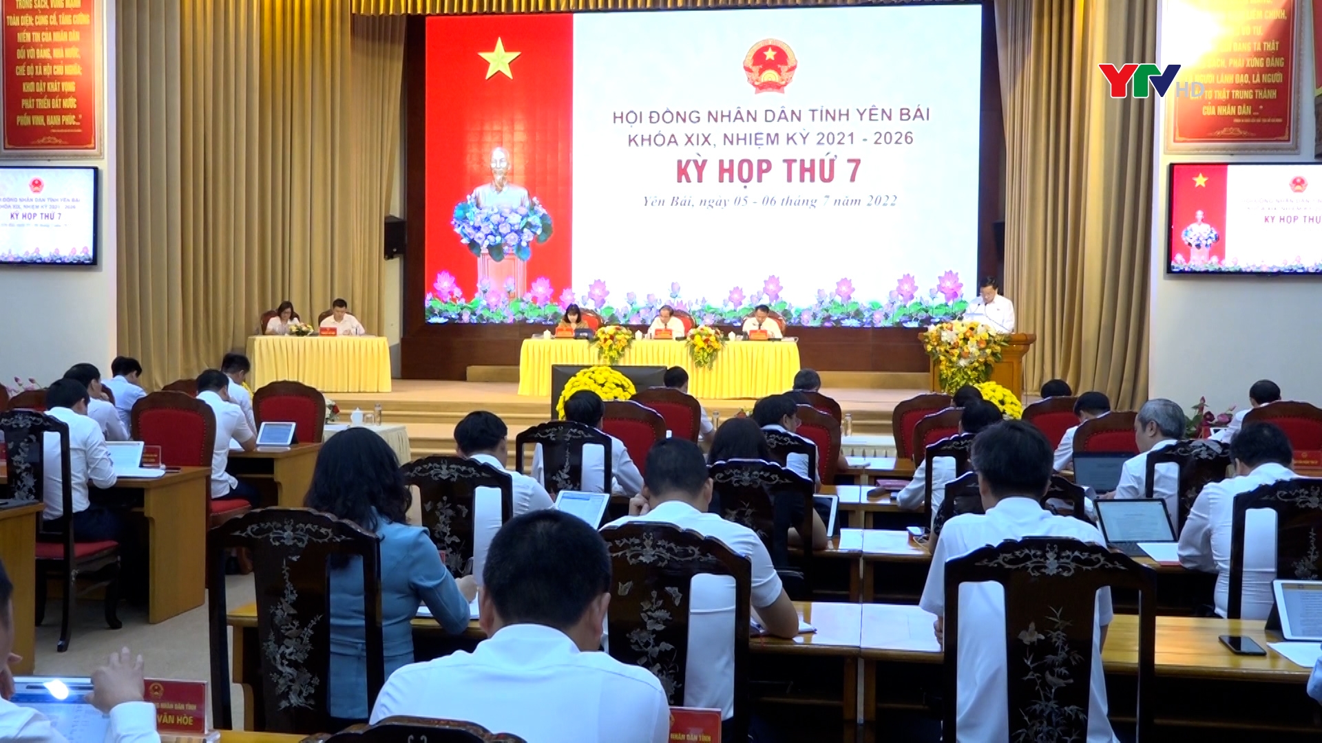 Kỳ họp thứ 7 - HĐND tỉnh khóa XIX: Các đại biểu sôi nổi thảo luận tại hội trường