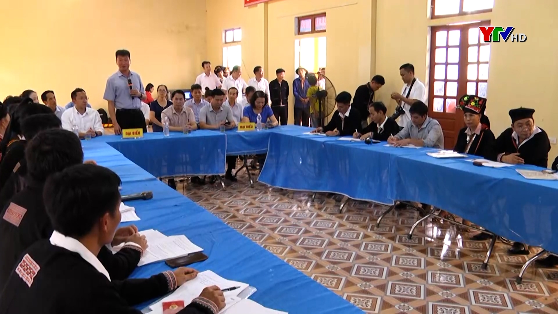 Đồng chí Chủ tịch UBND tỉnh Trần Huy Tuấn dự sinh hoạt tại chi bộ thôn Khe Bành, xã Châu Quế Hạ, huyện Văn Yên