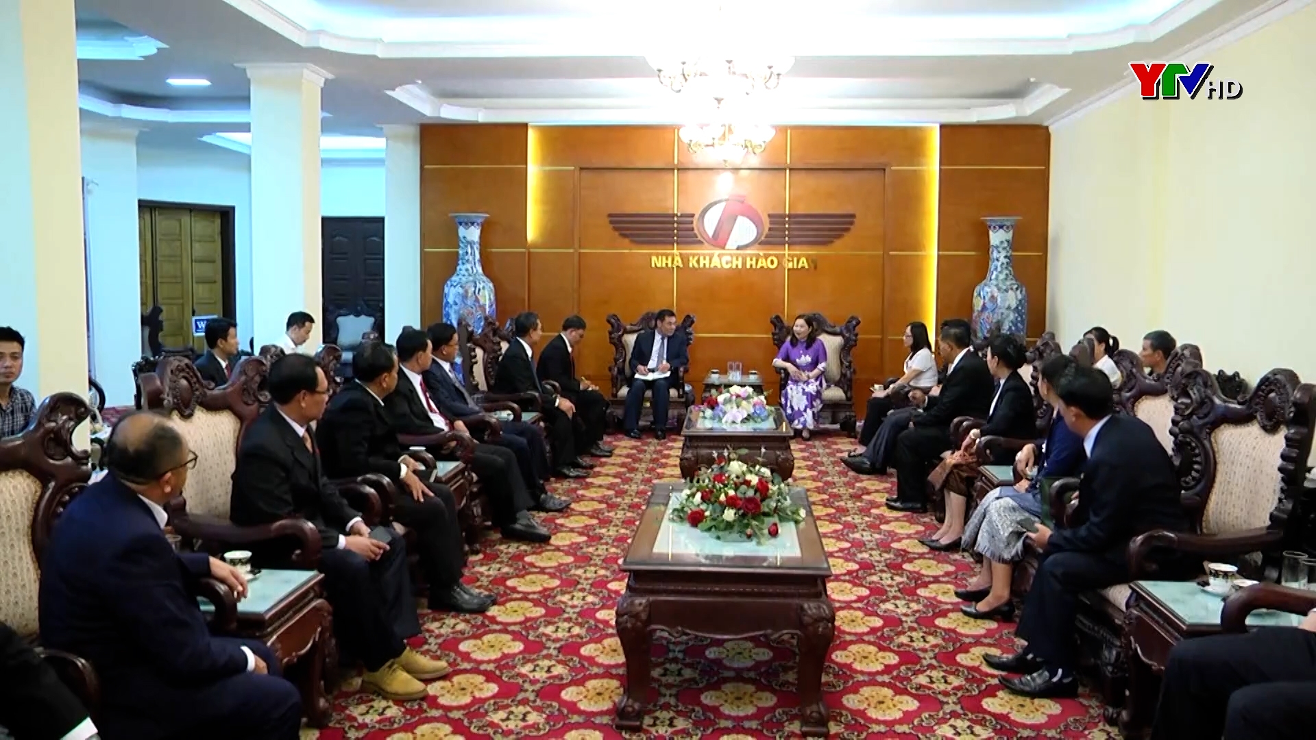 Đồng chí Phó Chủ tịch UBND tỉnh Vũ Thị Hiền Hạnh tiếp đoàn công tác của Sở Y tế tỉnh Viêng Chăn
