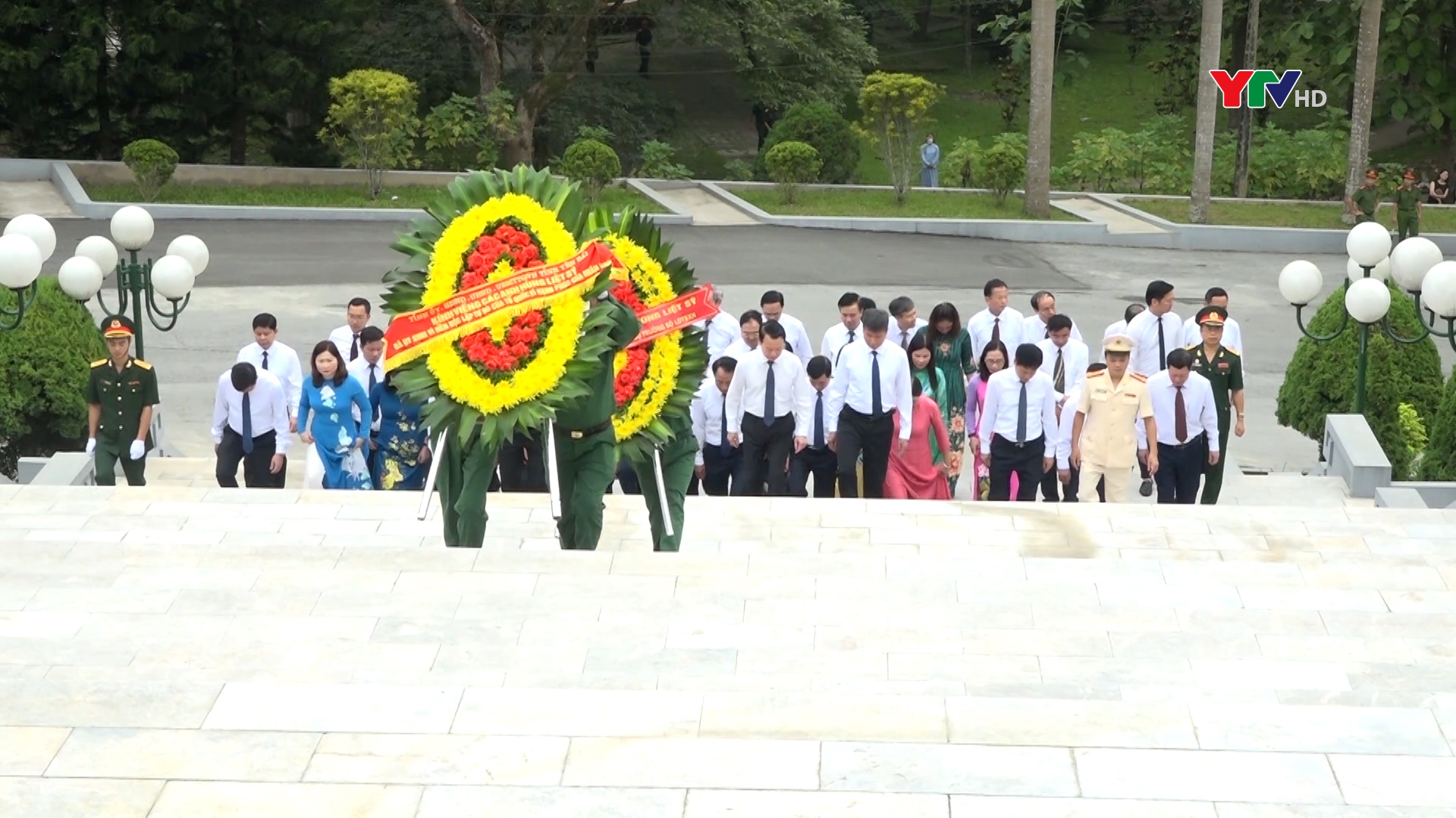 Đoàn đại biểu tỉnh Yên Bái dâng hương và viếng các anh hùng liệt sỹ nhân kỷ niệm 75 năm Ngày Thương binh - Liệt sỹ
