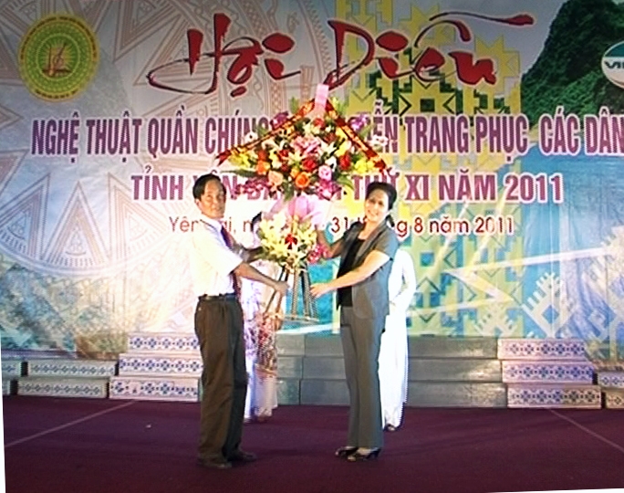 Khai mạc hội diễn NTQC và trình diễn trang phục các dân tộc tỉnh Yên Bái lần thứ XI