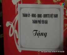 Huyện Yên Bình và TP Yên Bái tặng quà nạn nhân da cam