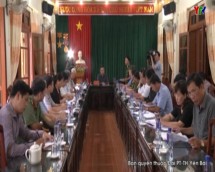 Đồng chí Phó Chủ tịch Quốc hội Phùng Quốc Hiển kiểm tra công tác khắc phục hậu quả thiên tại huyện Mù Cang Chải
