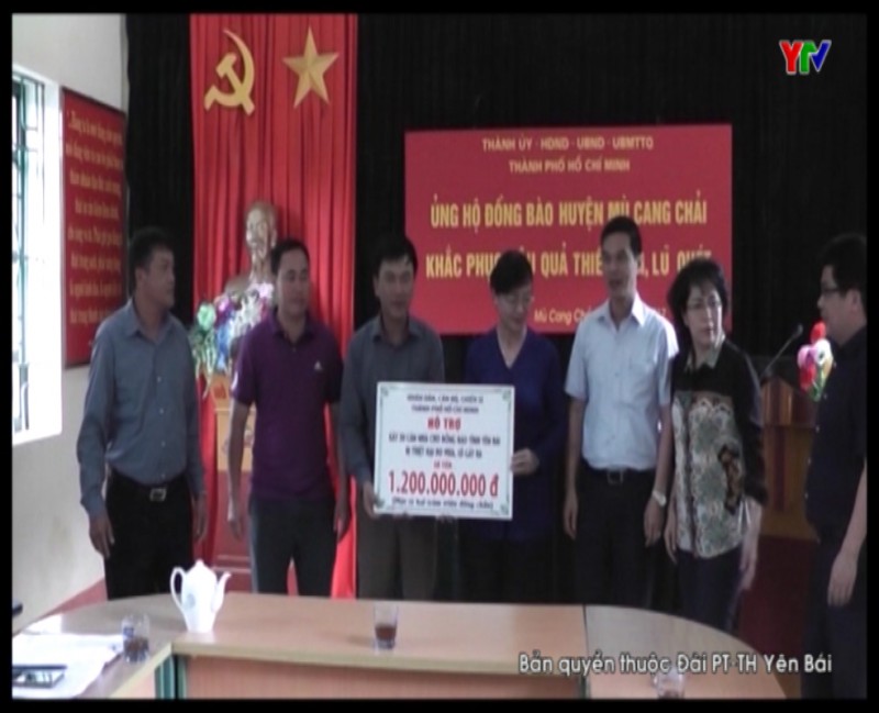 Đoàn công tác TP Hồ Chí Minh thăm hỏi người dân bị ảnh hưởng lũ quét tại huyện Mù Cang Chải