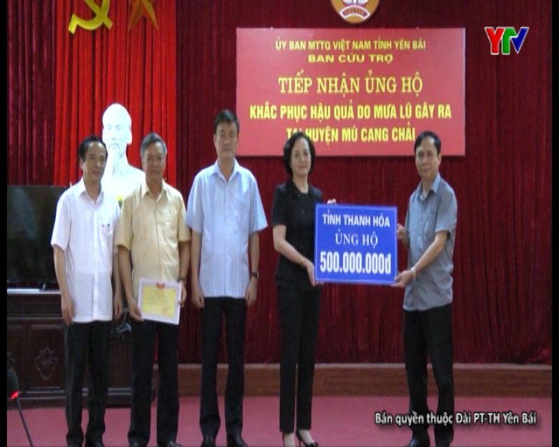 Đ/c Bí thư Tỉnh ủy Phạm Thị Thanh Trà tiếp các đoàn ủng hộ nhân dân Mù Cang Chải