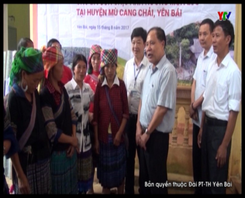 Hiệp hội Tấm lợp Việt Nam tài trợ tấm lợp cho người dân vùng lũ huyện Mù Cang Chải