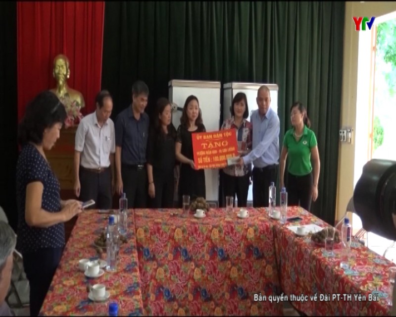 Tập đoàn Sài Gòn – Thăng Long hỗ trợ 100 triệu đồng cho trường Tiểu học Sơn Lương, huyện Văn Chấn