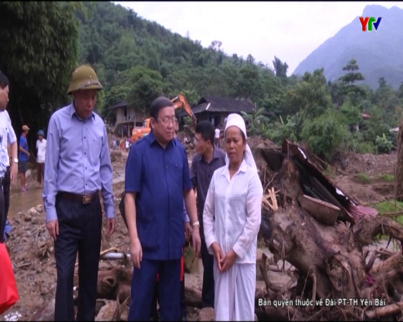 Chủ tịch BCH Trung ương Hội Nông dân Việt Nam Thào Xuân Sùng kiểm tra công tác khắc phục hậu quả mưa lũ tại huyện  Văn chấn