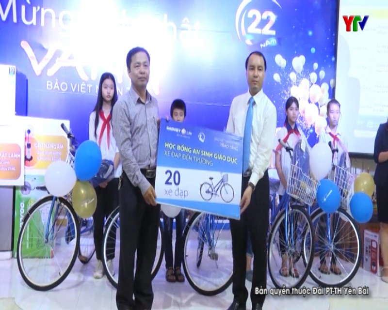 Bảo Việt nhân thọ trao học bổng “An sinh giáo dục, xe đạp đến trường” cho học sinh nghèo vượt khó