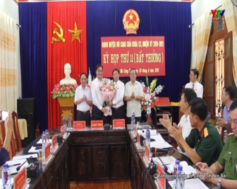 Đồng chí Giàng A Vừ được bầu giữ chức Chủ tịch HĐND huyện Mù Cang Chải, nhiệm kỳ 2016 – 2021