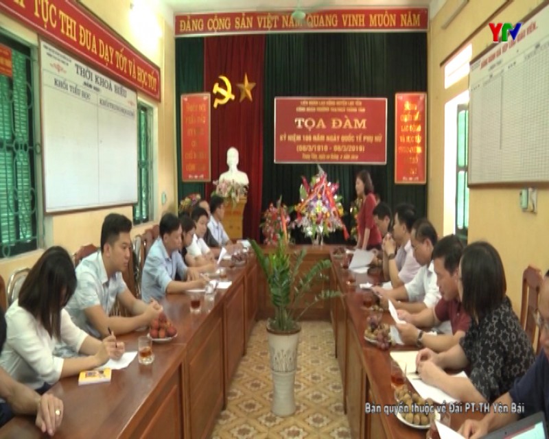 Đồng chí Phó Chủ tịch HĐND tỉnh Hoàng Thị Thanh Bình kiểm tra công tác chuẩn bị năm học mới tại Lục Yên