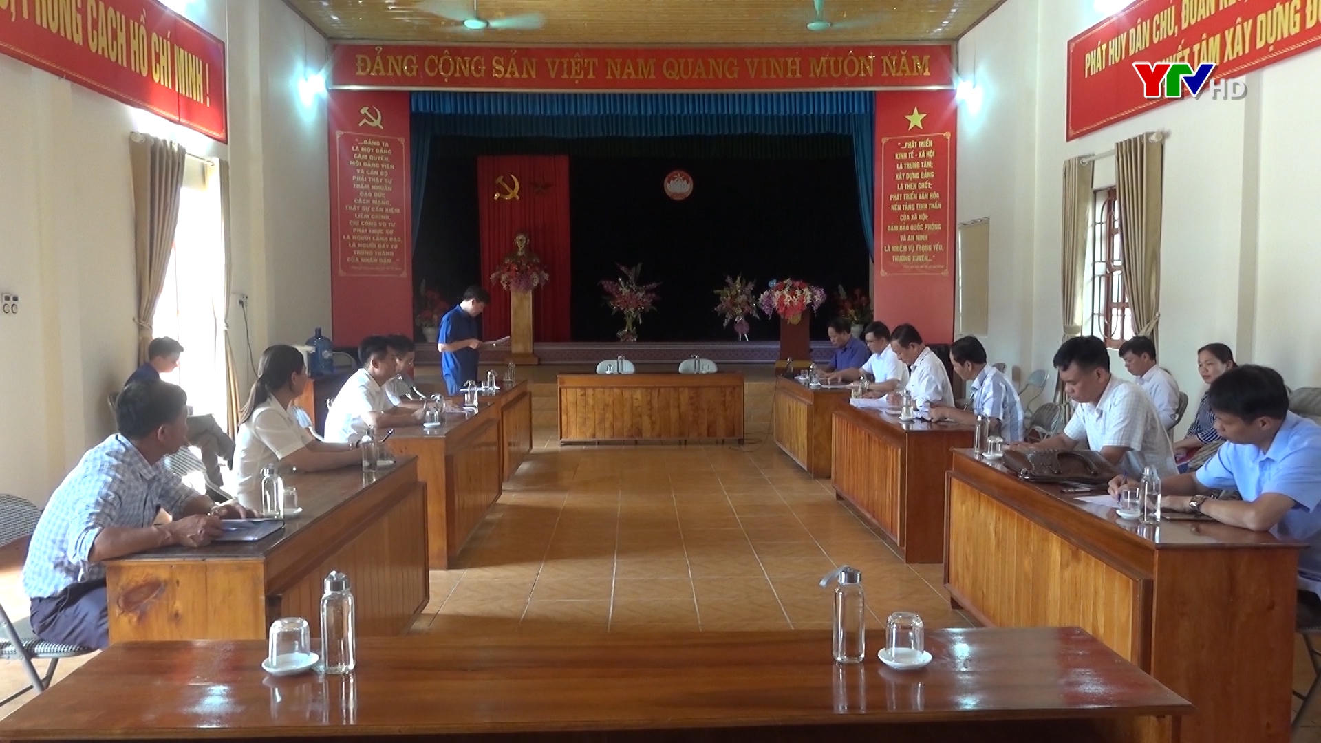 Đồng chí Nguyễn Văn Khánh - Phó Chủ tịch UBND tỉnh kiểm tra tại huyện Văn Chấn