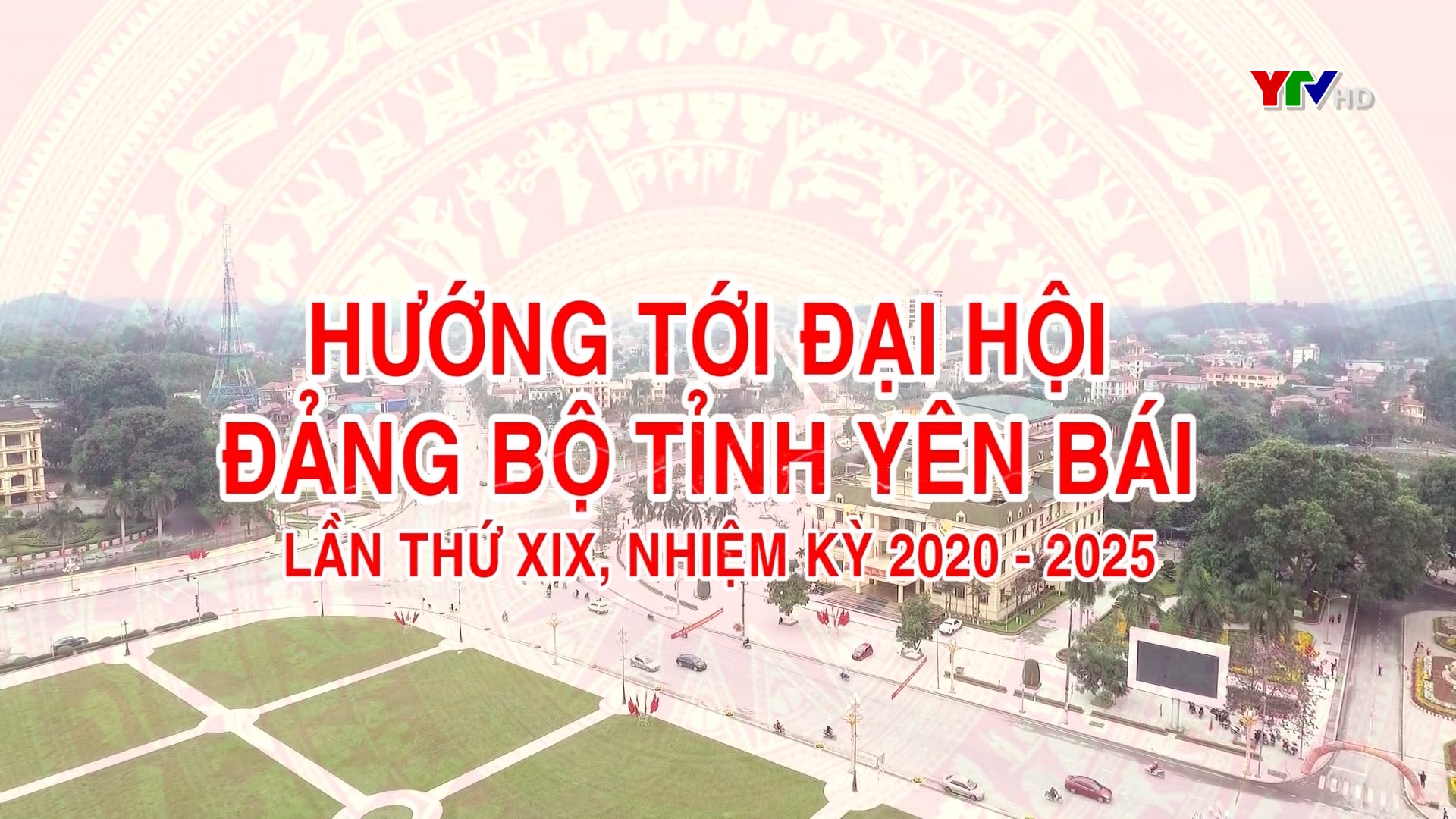 Người dân huyện vùng cao Mù Cang Chải hướng về Đại hội Đảng bộ tỉnh Yên Bái lần thứ XIX