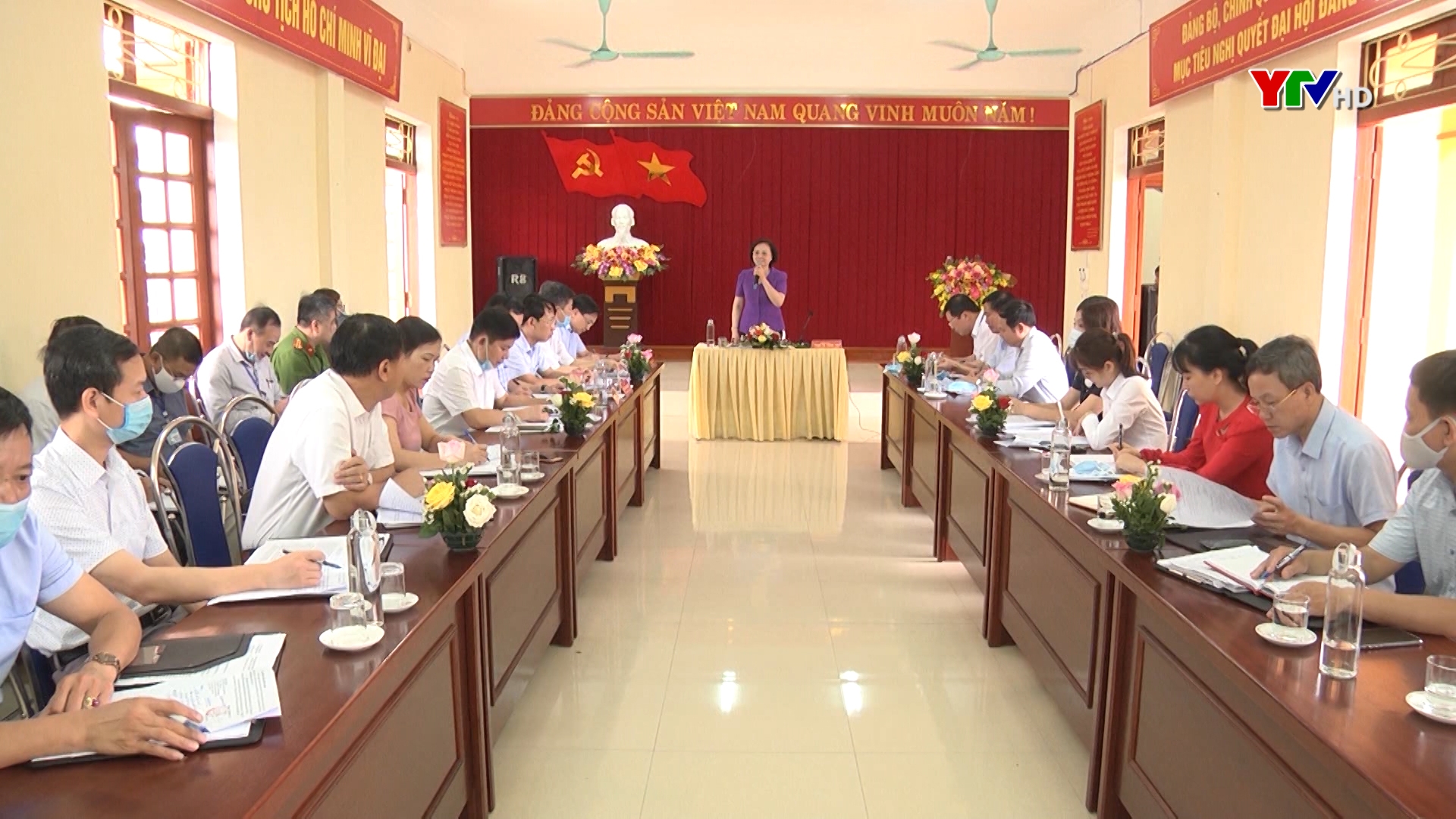 Đồng chí Bí thư Tỉnh ủy Phạm Thị Thanh Trà kiểm tra công tác phòng, chống dịch COVID - 19 và chuẩn bị thi tốt nghiệp THPT năm 2020 tại TP Yên Bái