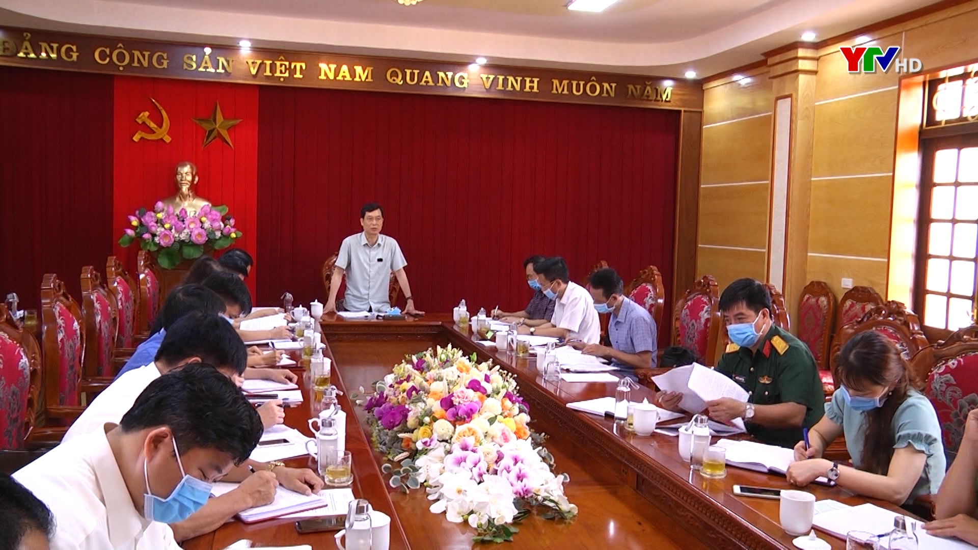 Đồng chí Nguyễn Minh Tuấn - Trưởng Ban Tuyên giáo Tỉnh ủy làm việc tại huyện Văn Yên