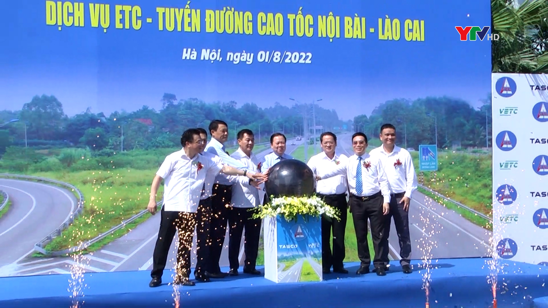 Bắt đầu thu phí điện tử không dừng trên tuyến cao tốc Nội Bài - Lào Cai