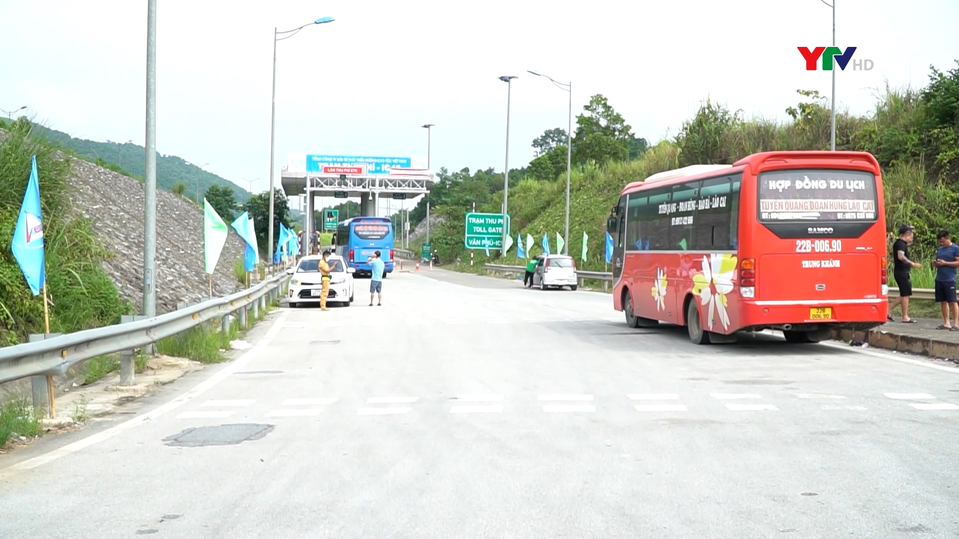 Ngày đầu áp dụng thu phí không dừng trên cao tốc Nội Bài – Lào Cai, tình hình giao thông tương đối ổn định