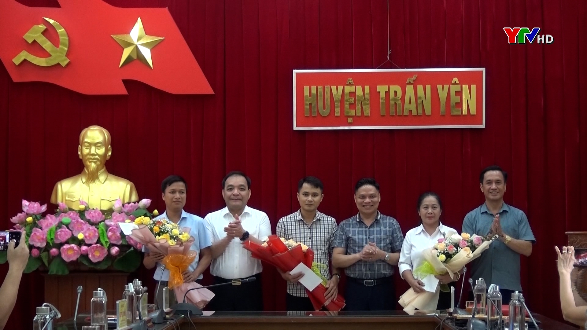Thị xã Nghĩa Lộ và huyện Trấn Yên gặp mặt giáo viên tiếng Anh được biệt phái hỗ trợ giảng dạy tại huyện Trạm Tấu