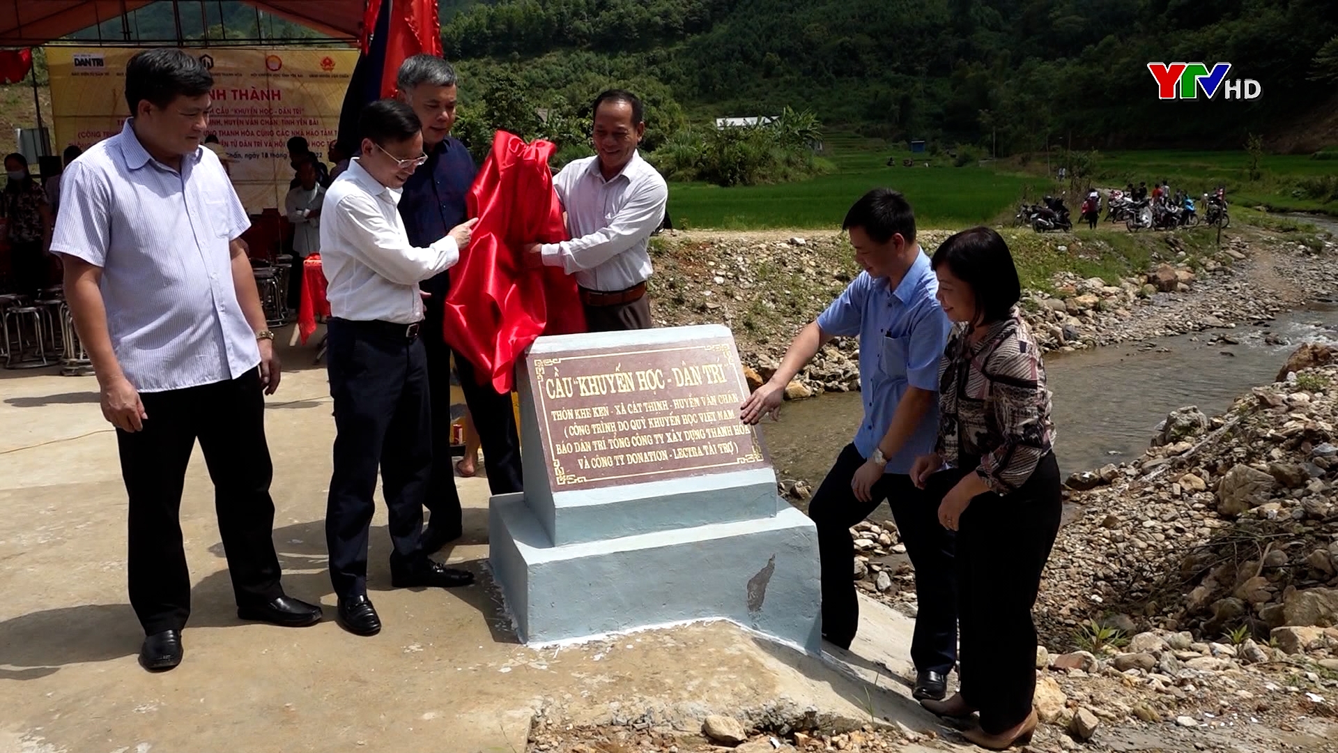 Khánh thành cầu Khuyến học - Dân trí tại huyện Văn Chấn