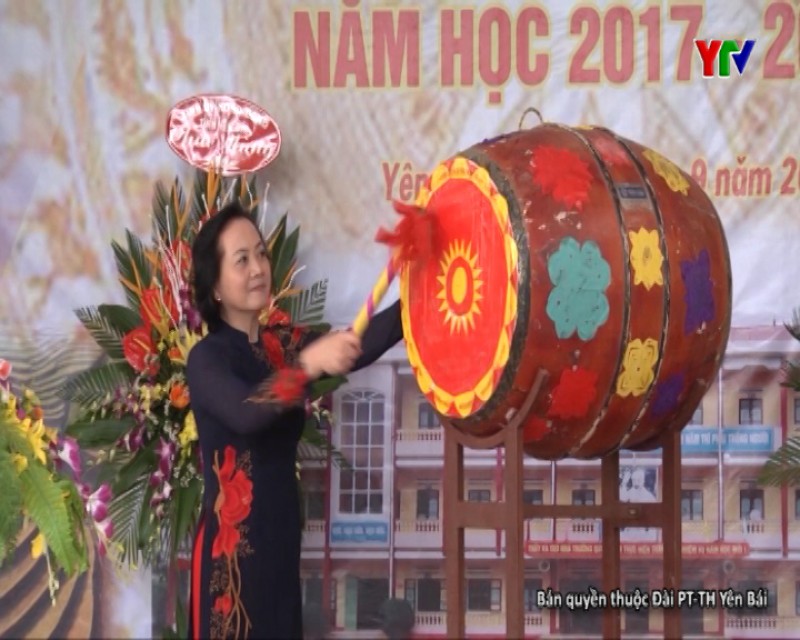 Đồng chí Bí thư Tỉnh ủy Phạm Thị Thanh Trà dự Lễ khai giảng năm học mới tại Trường THPT Hoàng Quốc Việt