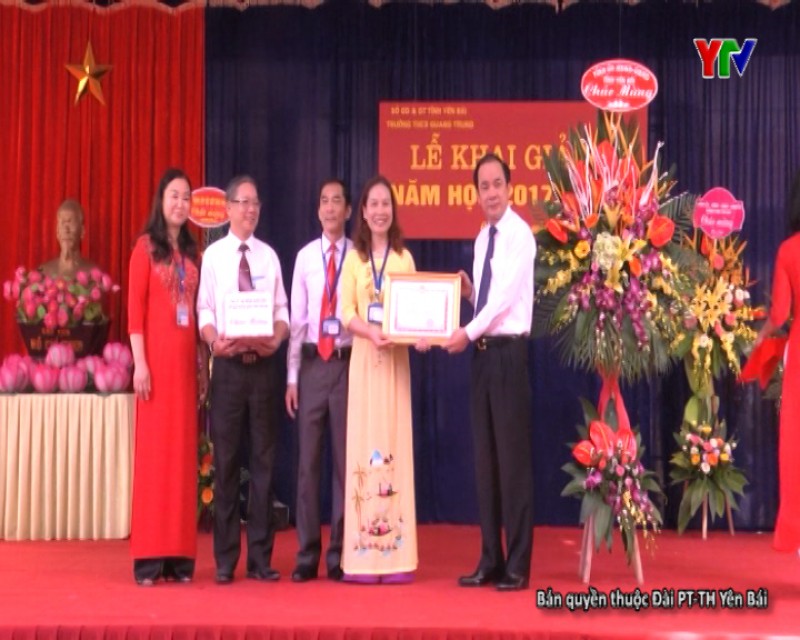 Đ/c Tạ Văn Long – PCT thường trực UBND tỉnh dự Lễ khai giảng năm học mới tại Trường THCS Quang Trung