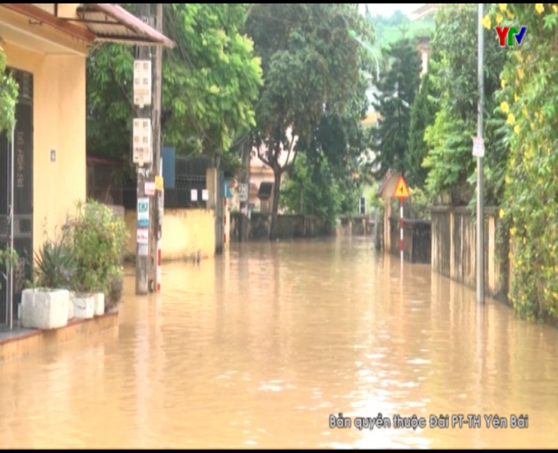Mưa lớn gây ngập úng nhiều khu dân cư trên địa bàn TP Yên Bái