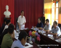 Đồng chí Hoàng Xuân Nguyên – Trưởng Ban dân vận Tỉnh ủy làm việc tại huyện Trạm Tấu