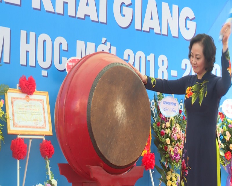 Đồng chí Bí thư Tỉnh ủy Phạm Thị Thanh Trà dự Lễ khai giảng năm học mới tại Trường THCS Quang Trung, TP Yên Bái