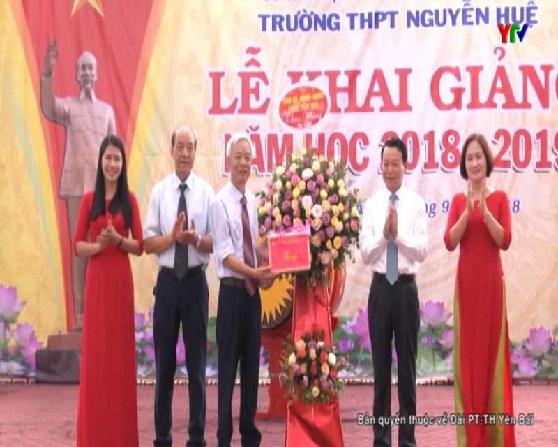 Đồng chí Chủ tịch UBND tỉnh Đỗ Đức Duy dự Lễ khai giảng năm học mới tại Trường THPT Nguyễn Huệ, TP Yên Bái