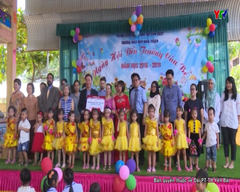 Đại sứ quán các nước tại Việt Nam bàn giao công trình nhà lớp học Trường Mầm non xã Bình Thuận, huyện Văn Chấn