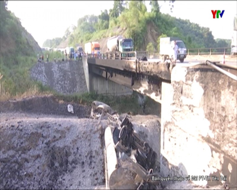 Tai nạn giao thông trên cao tốc Nội Bài - Lào Cai đoạn qua địa bàn tỉnh Yên Bái khiến 5 người bị thương