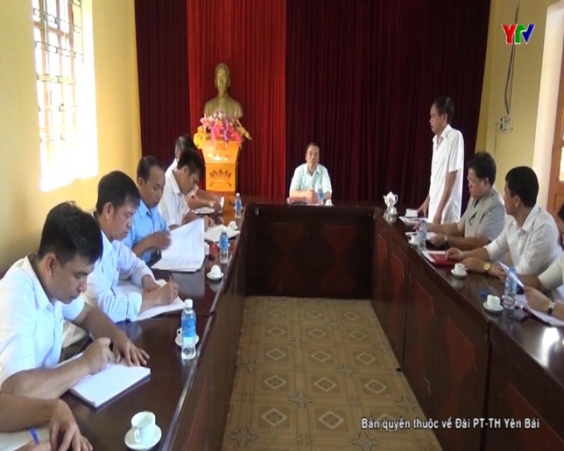 Đ/c Trưởng Ban Dân vận Tỉnh ủy Hoàng Xuân Nguyên kiểm tra tại thị xã Nghĩa Lộ