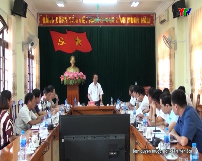 Đ/c Trưởng Ban Dân vận Tỉnh ủy Hoàng Xuân Nguyên kiểm tra công tác dân vận tại huyện Văn Chấn