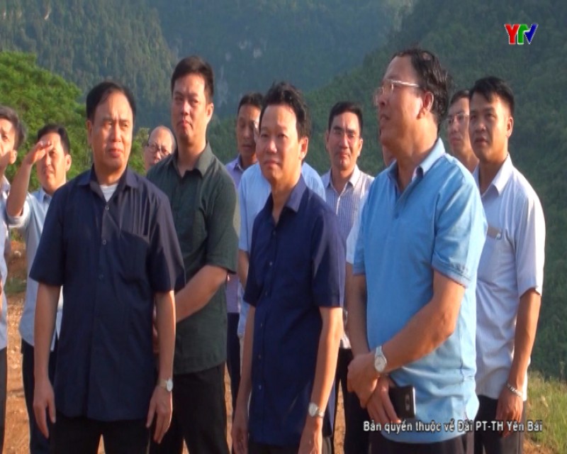 Đồng chí Chủ tịch UBND tỉnh Đỗ Đức Duy kiểm tra khu dự án tái định cư Mú Cái Hồ, huyện Mù Cang Chải