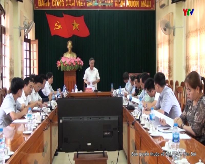 Đồng chí Chủ tịch UB MTTQ tỉnh Nông Văn Lịnh làm việc tại huyện Văn Chấn