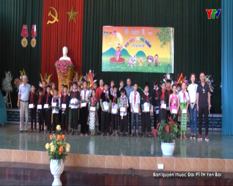 Chương trình thiện nguyện "Hơi ấm vùng cao" tại huyện Văn Chấn