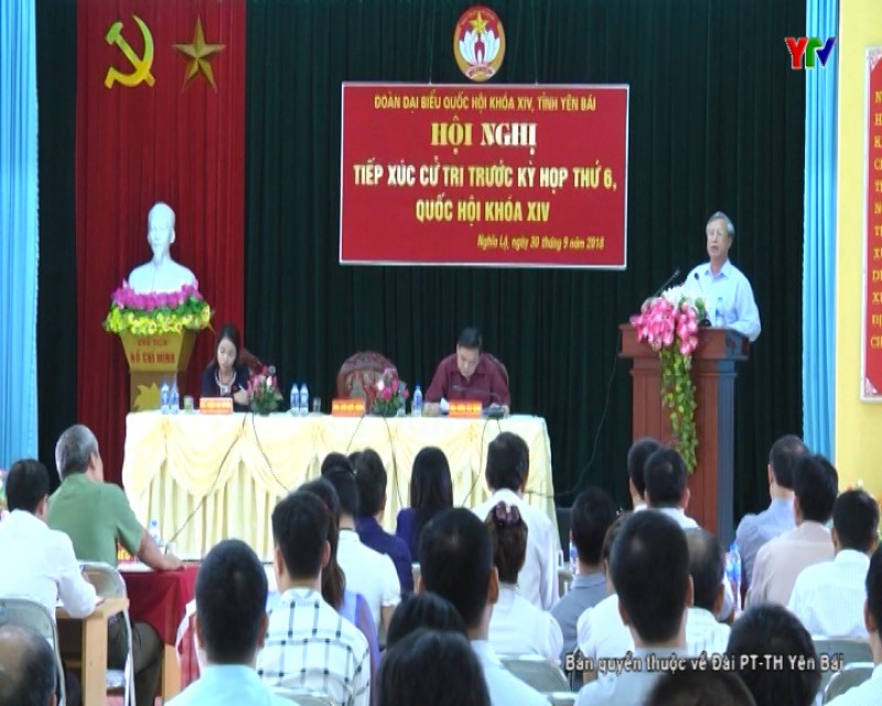 Đồng chí Trần Quốc Vượng - Ủy viên Bộ Chính trị - Thường trực Ban Bí thư tiếp xúc cử tri thị xã Nghĩa Lộ