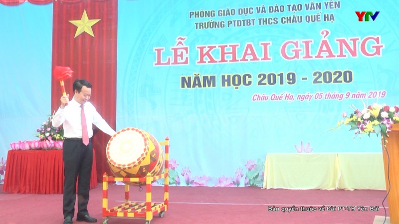 Đồng chí Chủ tịch UBND tỉnh Đỗ Đức Duy dự Lễ khai giảng năm học mới tại Trường PTDT Bán trú THCS xã Châu Quế Hạ, huyện Văn Yên
